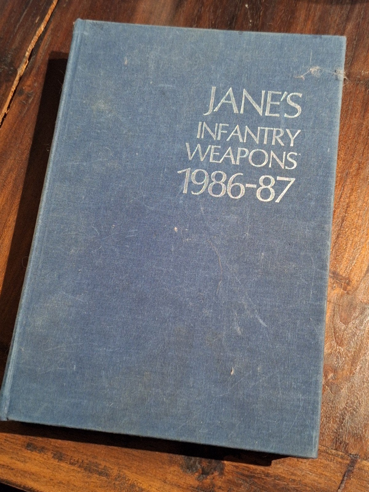 Jane's Infantry Weapons 1986-87 - Militair naslagwerk, Gelezen, Jane's, Ophalen of Verzenden, Landmacht