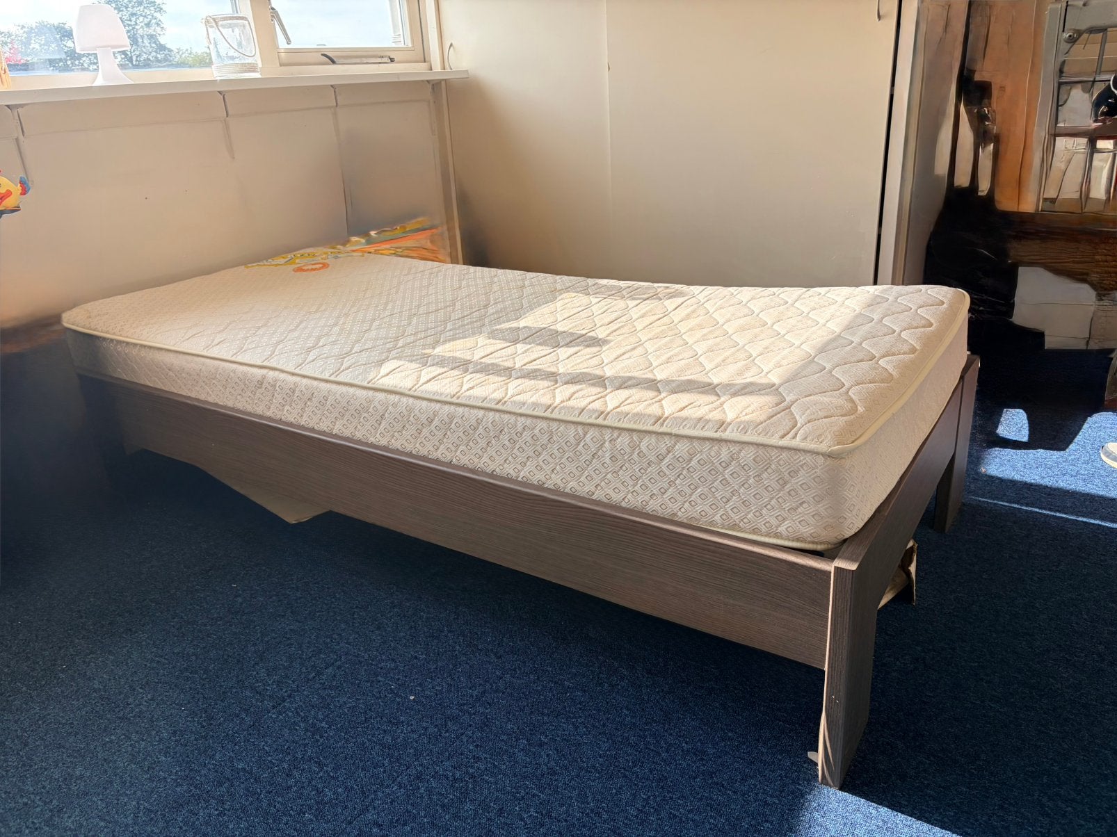 GRATIS: Eenpersoons bed met matras, Ophalen, Gebruikt, 90 cm, Hout