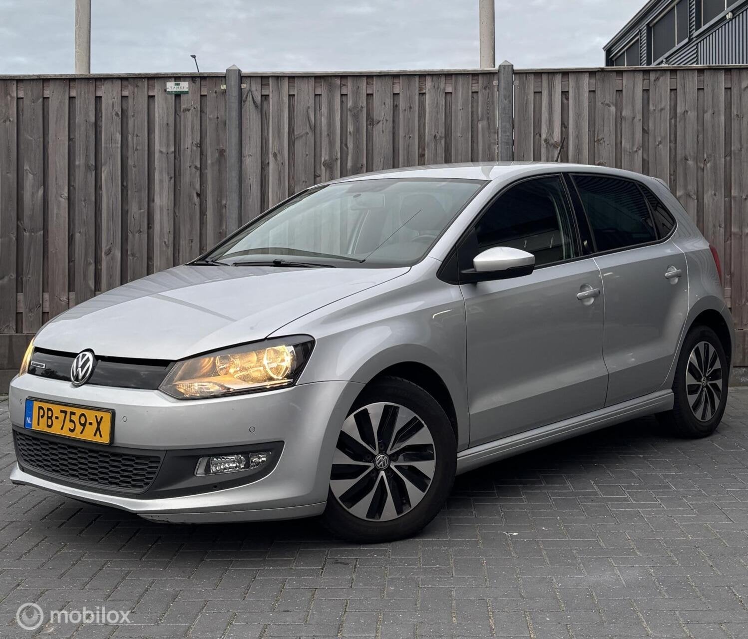 Volkswagen Polo 1.0 BlueMotion Edition/CARPLAY/CRUISE/AIRCO/, Auto's, Voorwielaandrijving, Dealer onderhouden, Stof, 95 pk