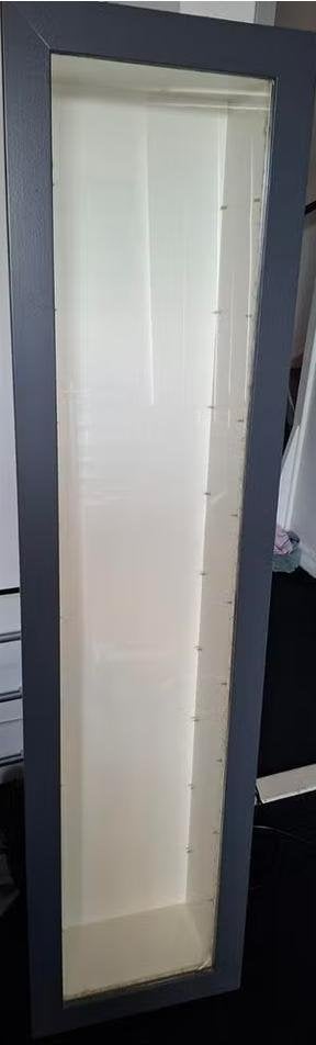2 x IKEA Bertby vitrinekast zwart, Huis en Inrichting, Kasten | Vitrinekasten, Ophalen, Minder dan 50 cm, Gebruikt, Minder dan 25 cm