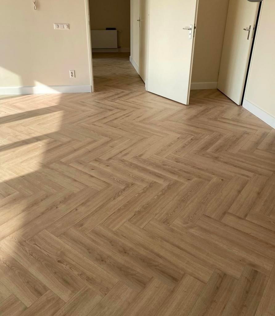 Visgraat vloerspecialist, klusjes, badkamer en wc renovatie, Ophalen, Zo goed als nieuw, 75 m² of meer, Laminaat