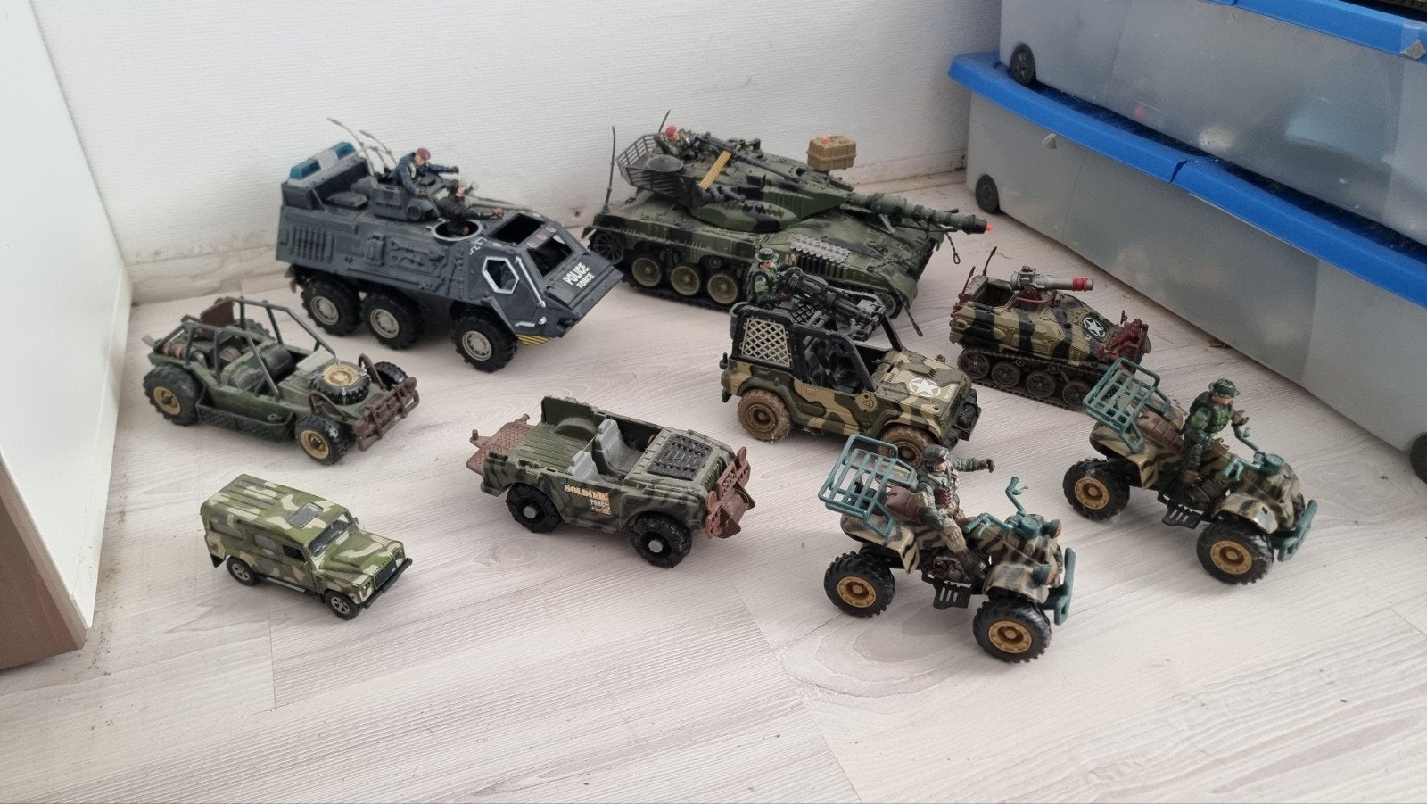 Diverse legervoertuigen te koop, Ophalen, Gebruikt