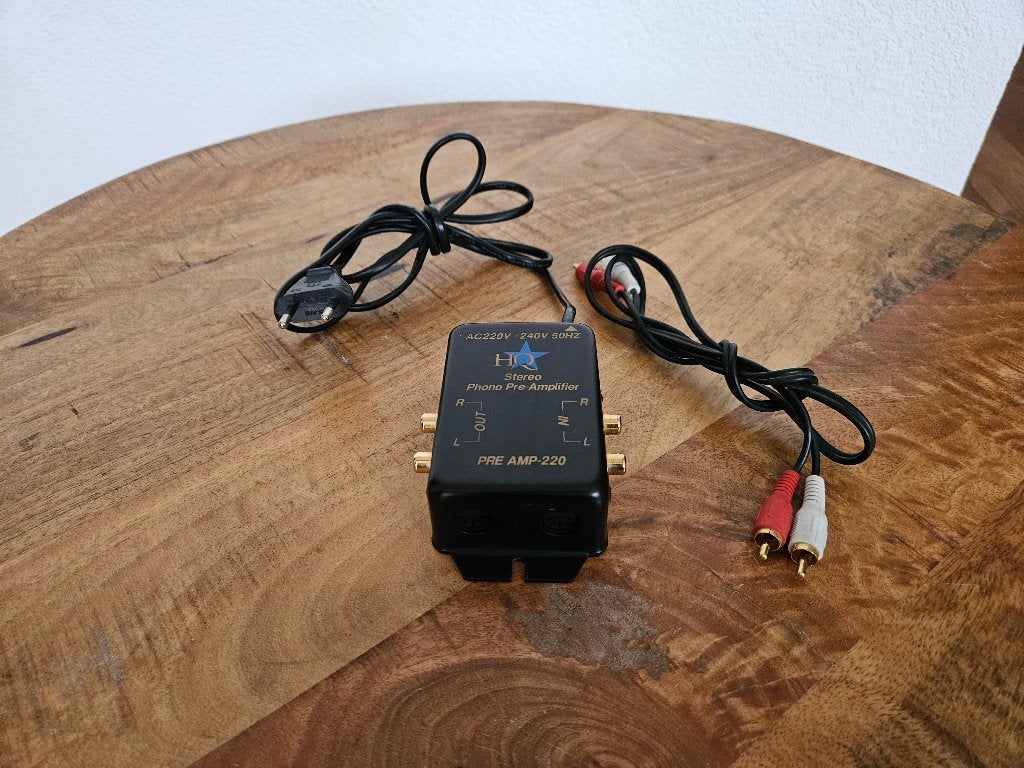 Phono voorversterker. (voorversterker voor een platenspeler), Ophalen of Verzenden, Gebruikt, Platenspeler-onderdeel, Overige merken