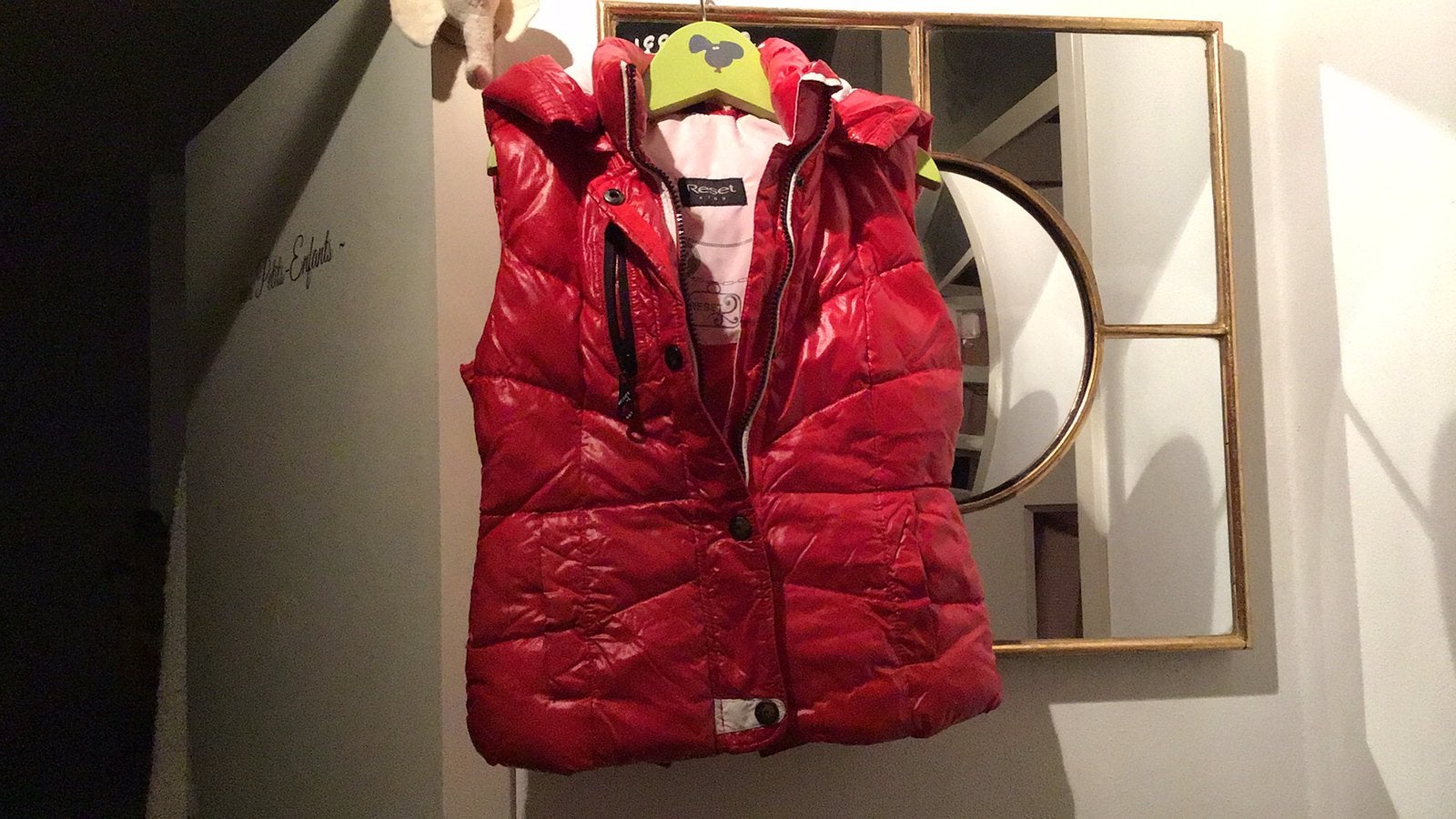 Bodywarmer, Reset ,mt 116 rood wintersport capuchon, gaaf., Ophalen of Verzenden, Zo goed als nieuw, Meisje, Jas