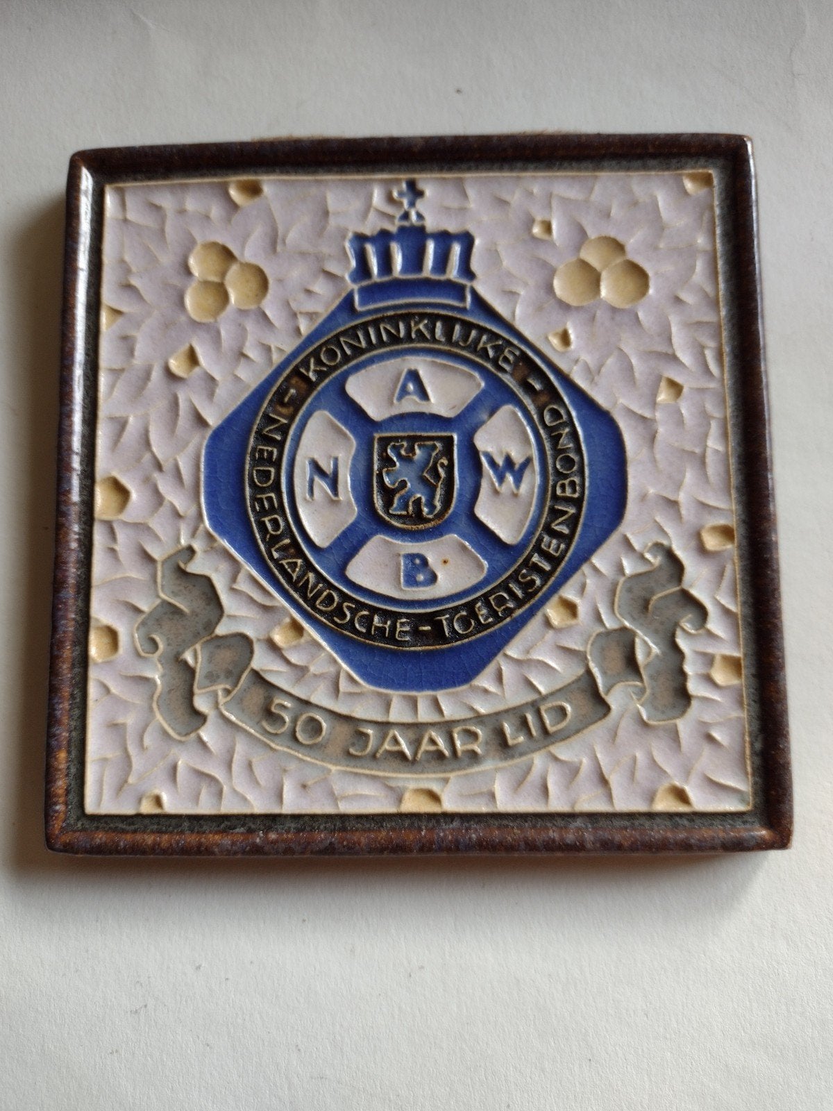 ANWB 50 jaar cloisonne tegel Porceleyne Fles Delft, Antiek en Kunst, Ophalen