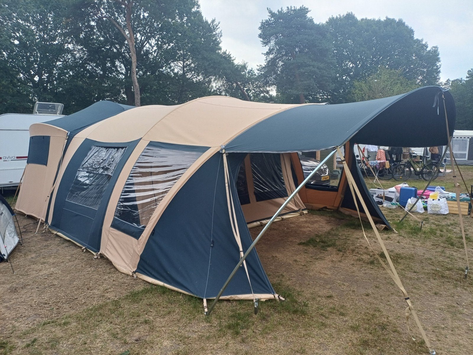 Ruime vouwwagen met voortent - Kleine gebreken, Ophalen, Gebruikt, Meer dan 6