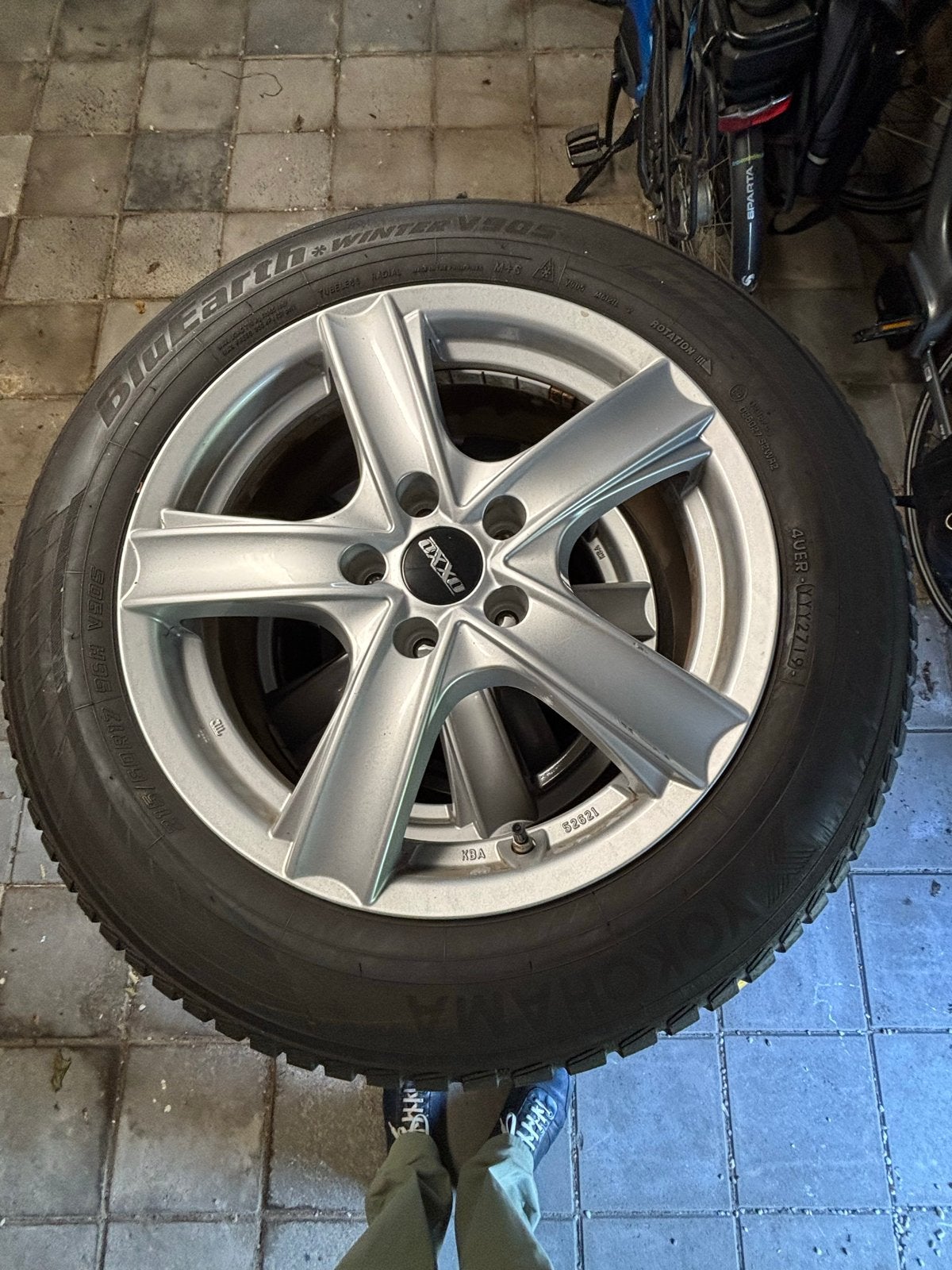 Winterbanden met velgen - Yokohama BlluEarth V905 215/60, Auto-onderdelen, Banden en Velgen, Ophalen, Banden en Velgen, 17 inch