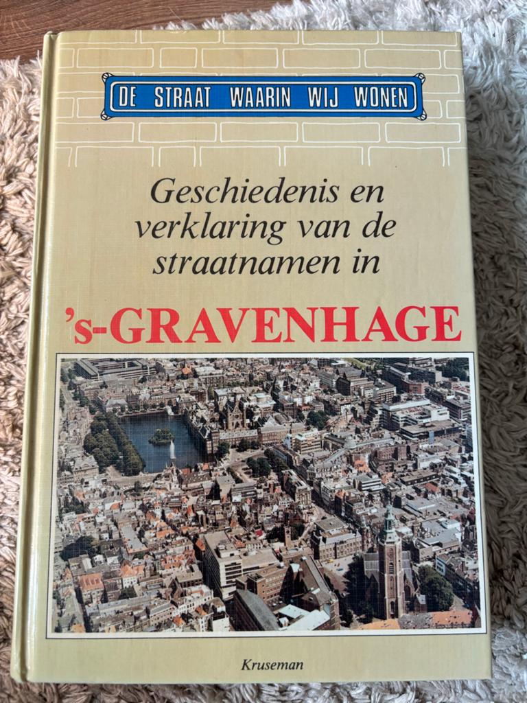 ‘s Gravenhage Geschiedenis en verklaring vd Straatnamen, Ophalen of Verzenden, 20e eeuw of later, Zo goed als nieuw