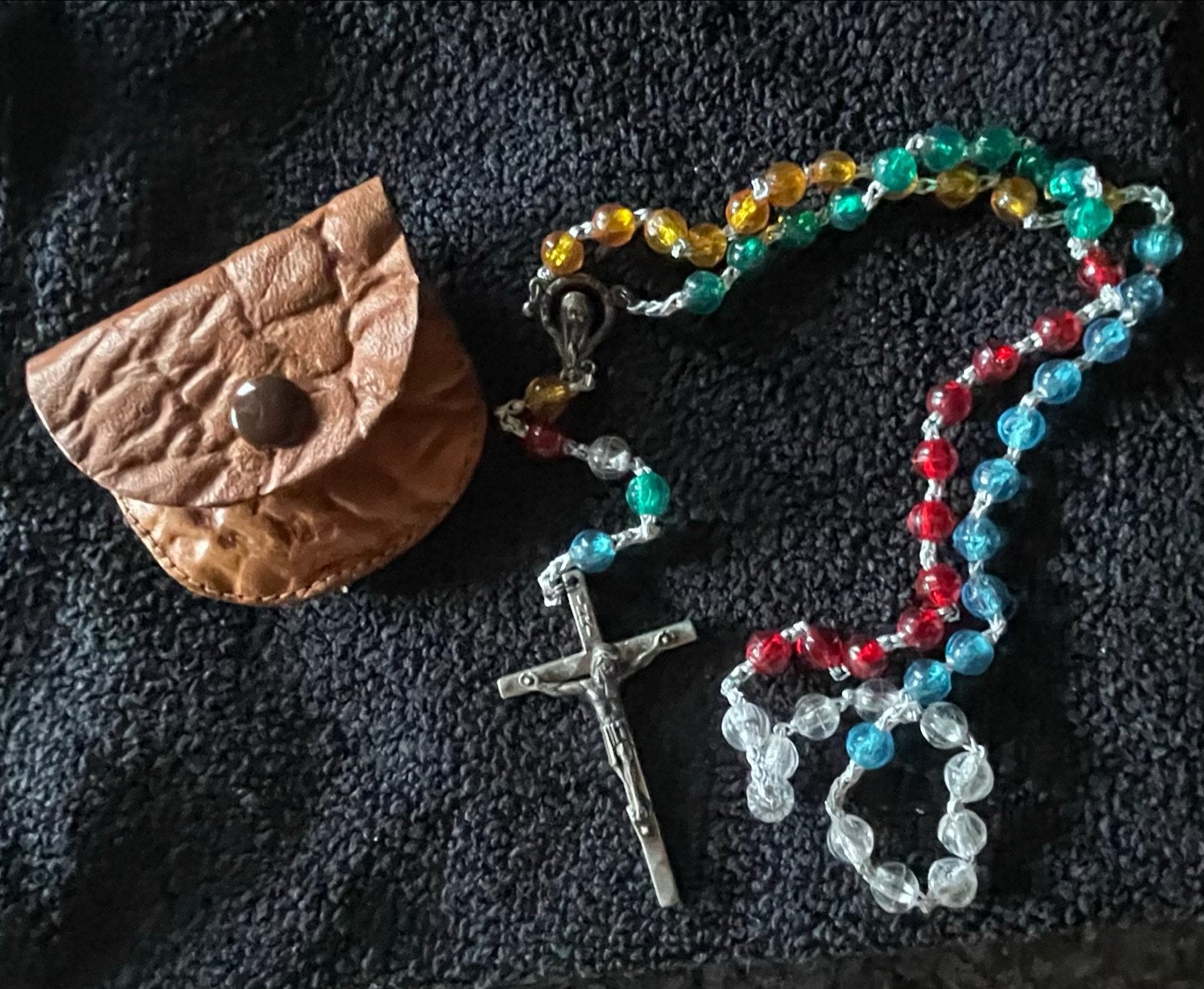 Vintage Kleurrijke Rozenkrans met Kruis en Leren Zakje, Antiek en Kunst, Ophalen of Verzenden