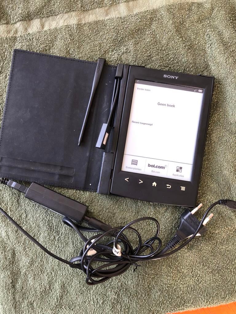 Sony E-reader met hoes, lampje en oplader, Ophalen, Gebruikt, 4 GB of minder, Touchscreen