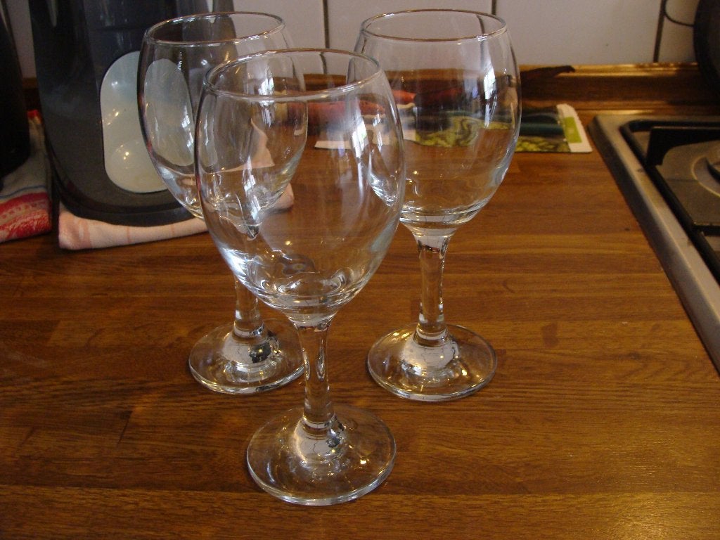 Te koop 3 wijn glazen op poot, Ophalen of Verzenden, Nieuw, Overige typen