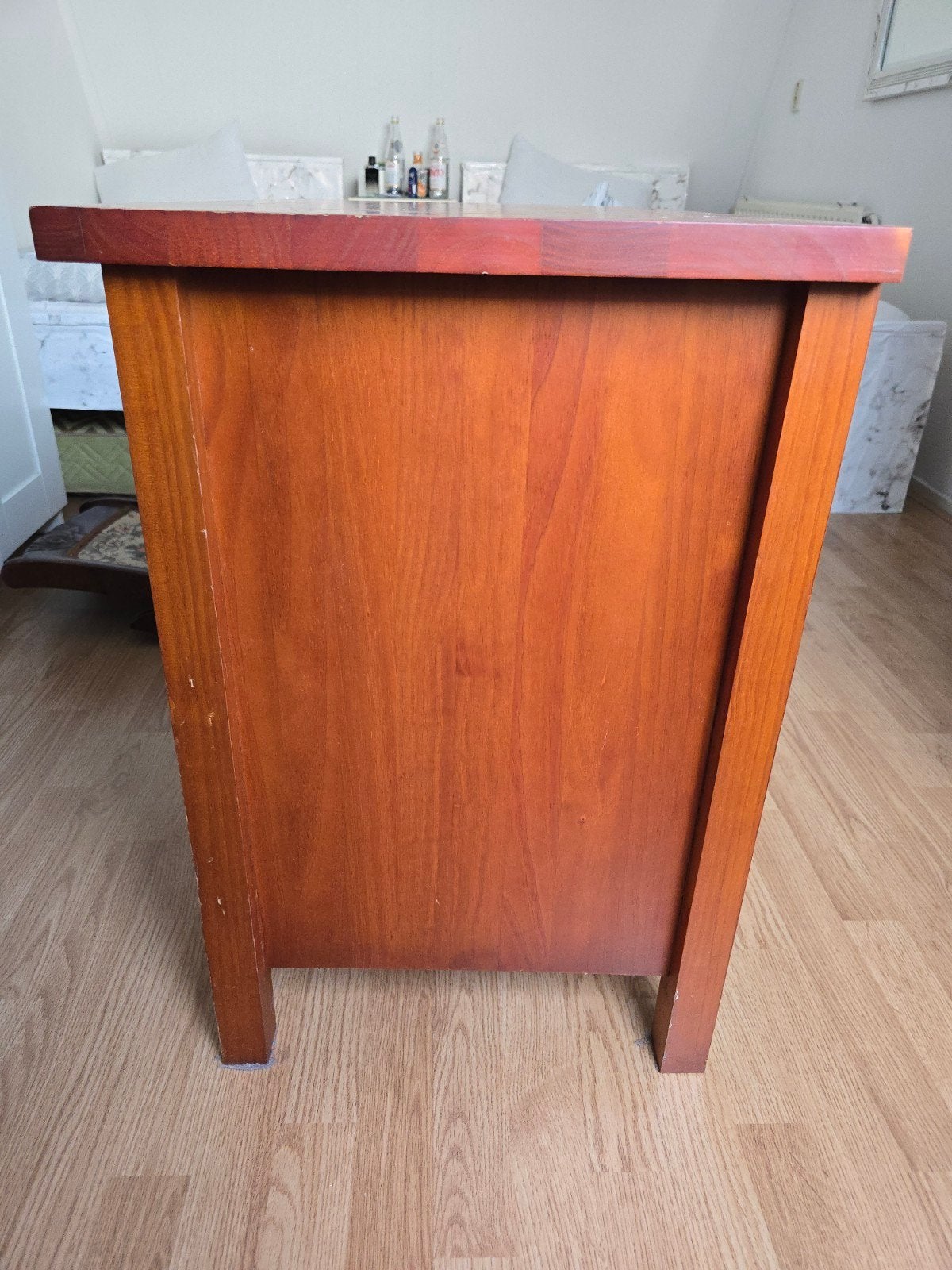 Houten TV-meubel met glazen deurtjes, Ophalen, Gebruikt, Glas, 50 tot 100 cm