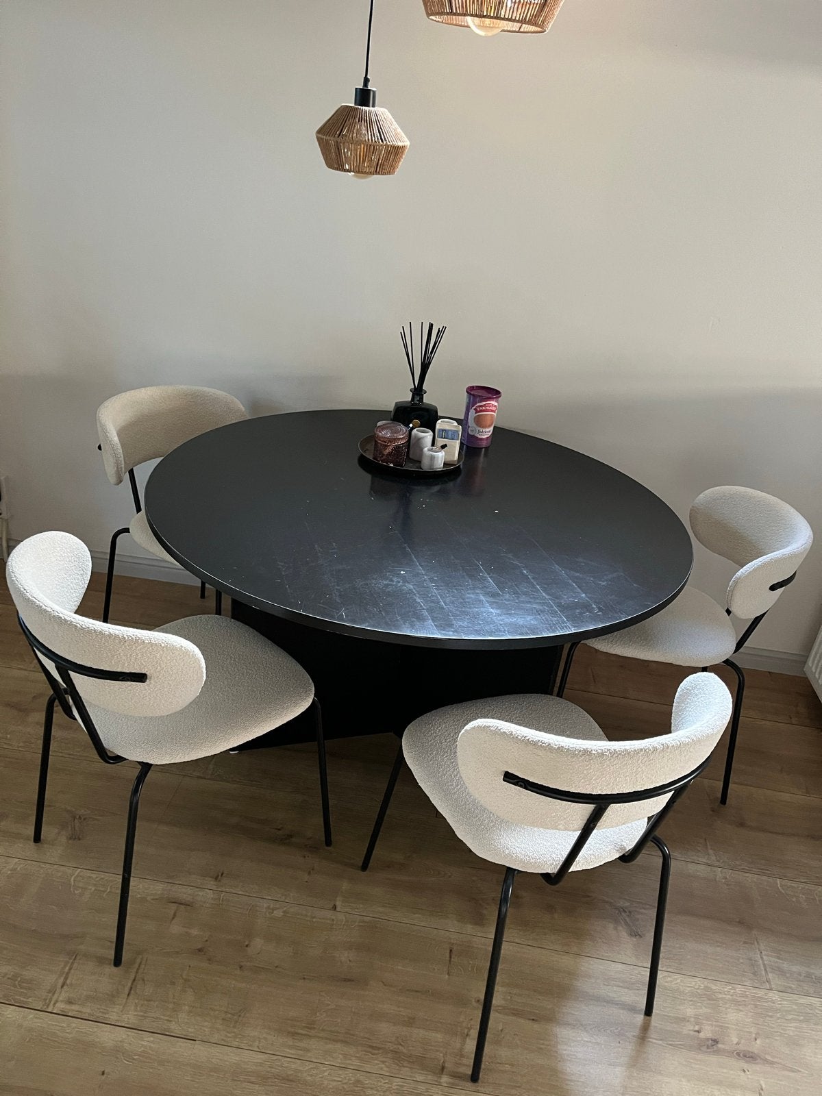Moderne zwarte eettafel met 4 stoelen, Ophalen, 100 tot 150 cm, Zo goed als nieuw, 150 tot 200 cm