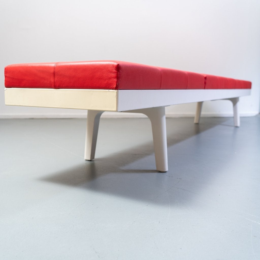 1x Vitra Bench Level 34 Rood Leer - Wit Frame, Niet ingevuld, 250 tot 300 cm, Overige maten, Minder dan 75 cm