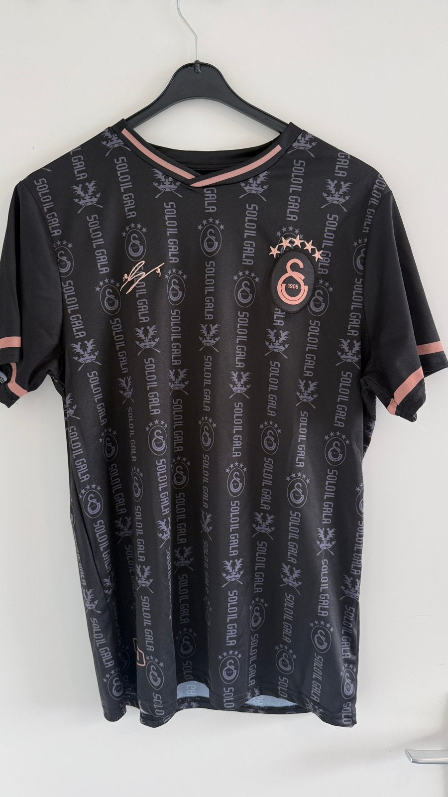 Galatasaray Voetbalshirt - Osimhen #45 - Zwart/Roze, Kleding | Heren, Maat 48/50 (M), Zwart, Ophalen of Verzenden, Zo goed als nieuw