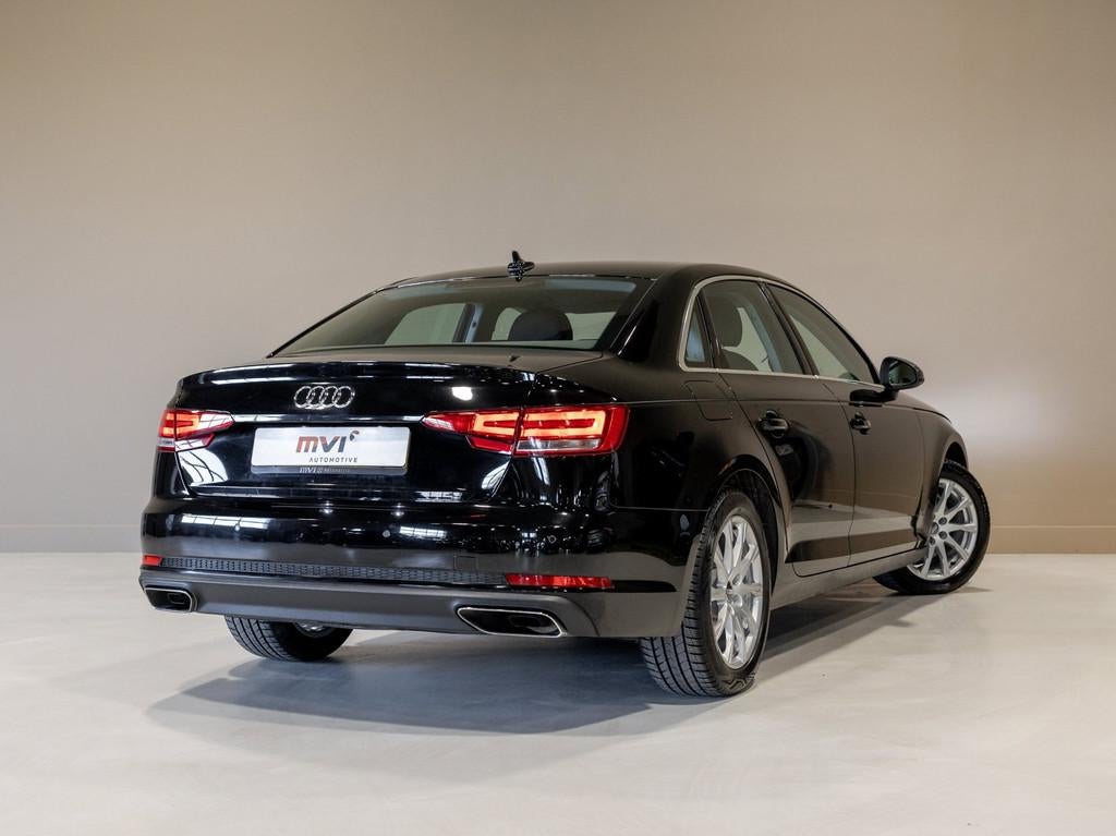 Audi A4 Limousine 35 TFSI Launch edition Business / 150pk /, Auto's, Stof, Gebruikt, 4 cilinders, A4
