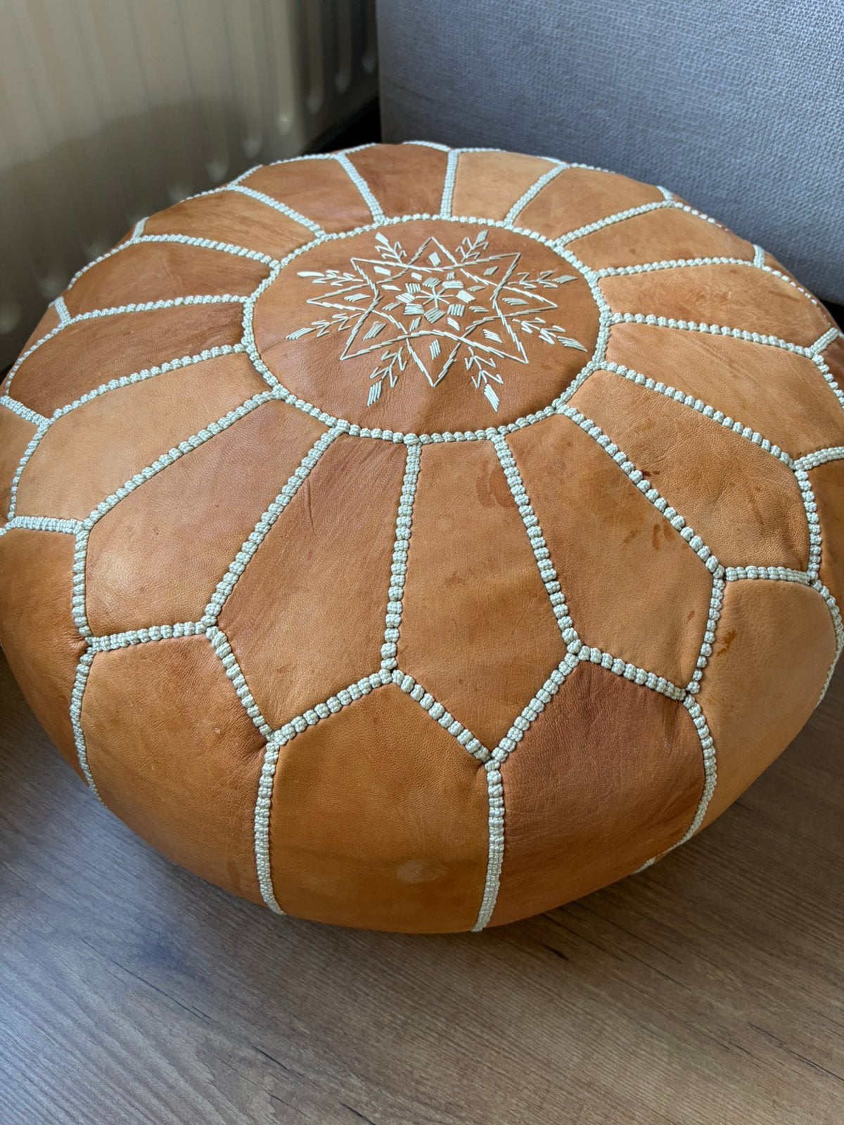 Leren poef cognac kleur, Ophalen, Gebruikt, Rond, Minder dan 50 cm