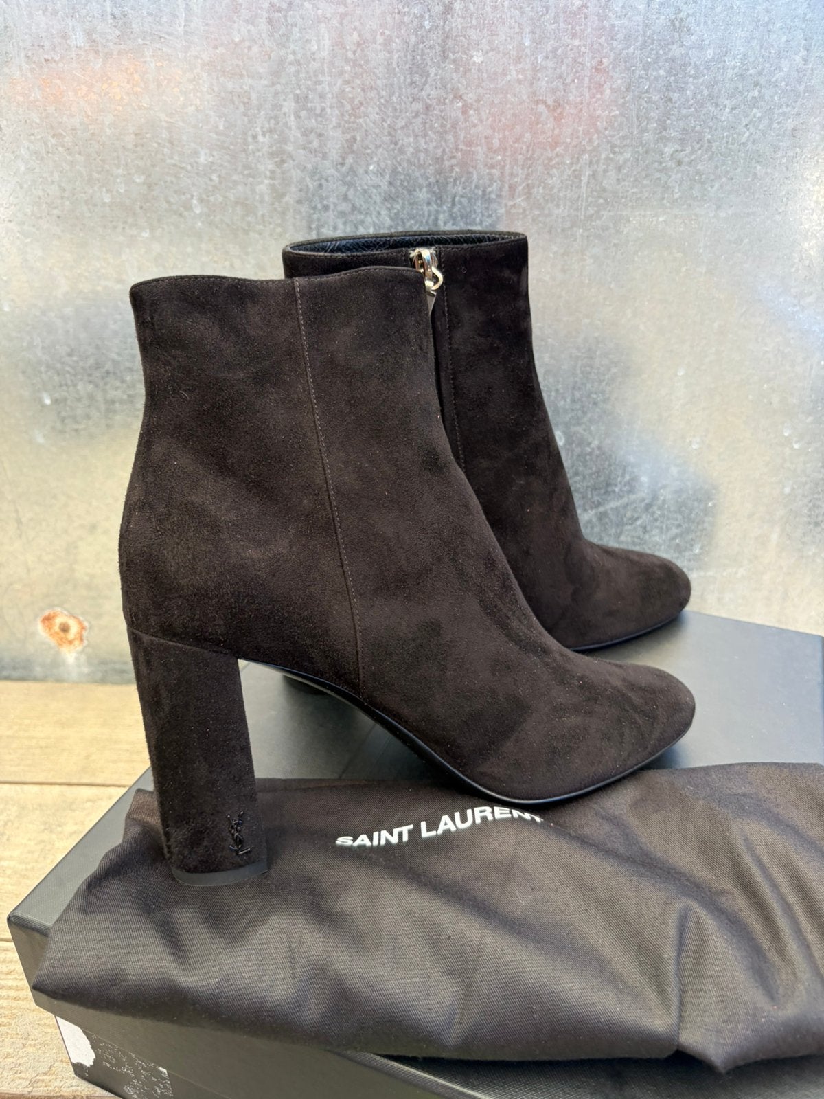 Saint laurent 39,5 boots zwart suede loulou, Kleding | Dames, Schoenen, Ophalen of Verzenden, Zo goed als nieuw, Zwart
