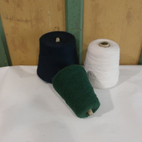 Wol garen op spoel groot groen blauw wit 3 stuks PARTIJ, Ophalen of Verzenden