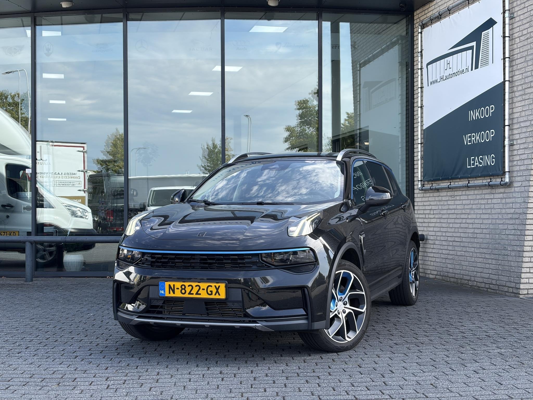 Lynk & Co 01 1.5*PLUG-IN*NAVI*PANO*CAM*ACC*CARPLAY*ECC*LED*, Auto's, Automatische klimaatregeling, Stof, Euro 6, Zwart