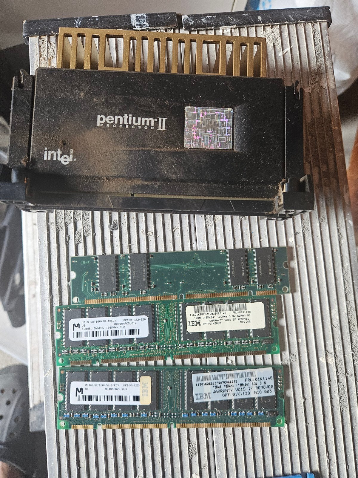 Oude IBM RAM Geheugenmodules (DDR) en Intel Pentium II, Computers en Software, 100 MHz, Ophalen of Verzenden, DDR, Desktop