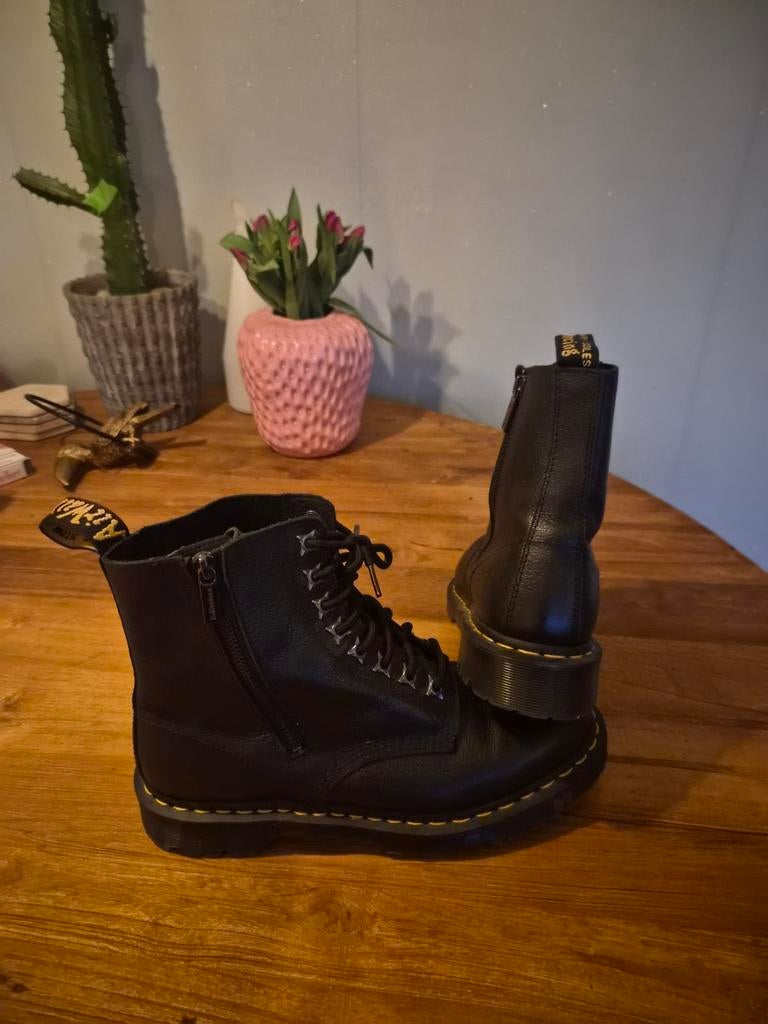Dr. Martens 1460 Pascal Zip Tumbled Leather Boots, Kleding | Heren, Schoenen, Zo goed als nieuw, Boots, Zwart, Ophalen of Verzenden