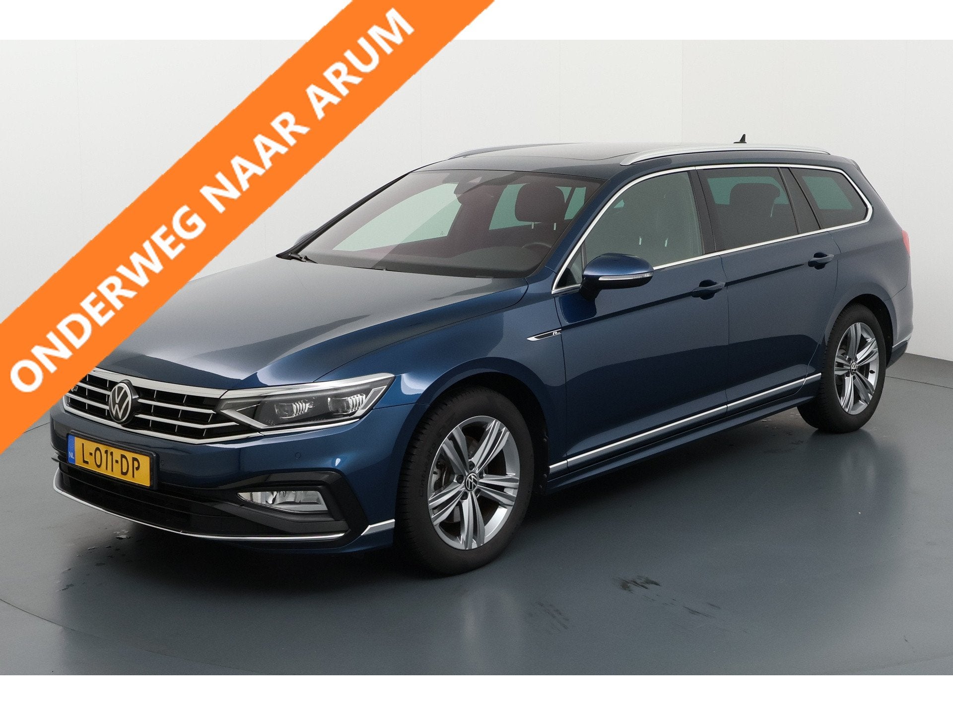 Volkswagen Passat Variant 2.0 TDI 150PK DSG R-Line NL-AUTO P, Auto's, Gebruikt, Euro 6, 4 cilinders, Blauw