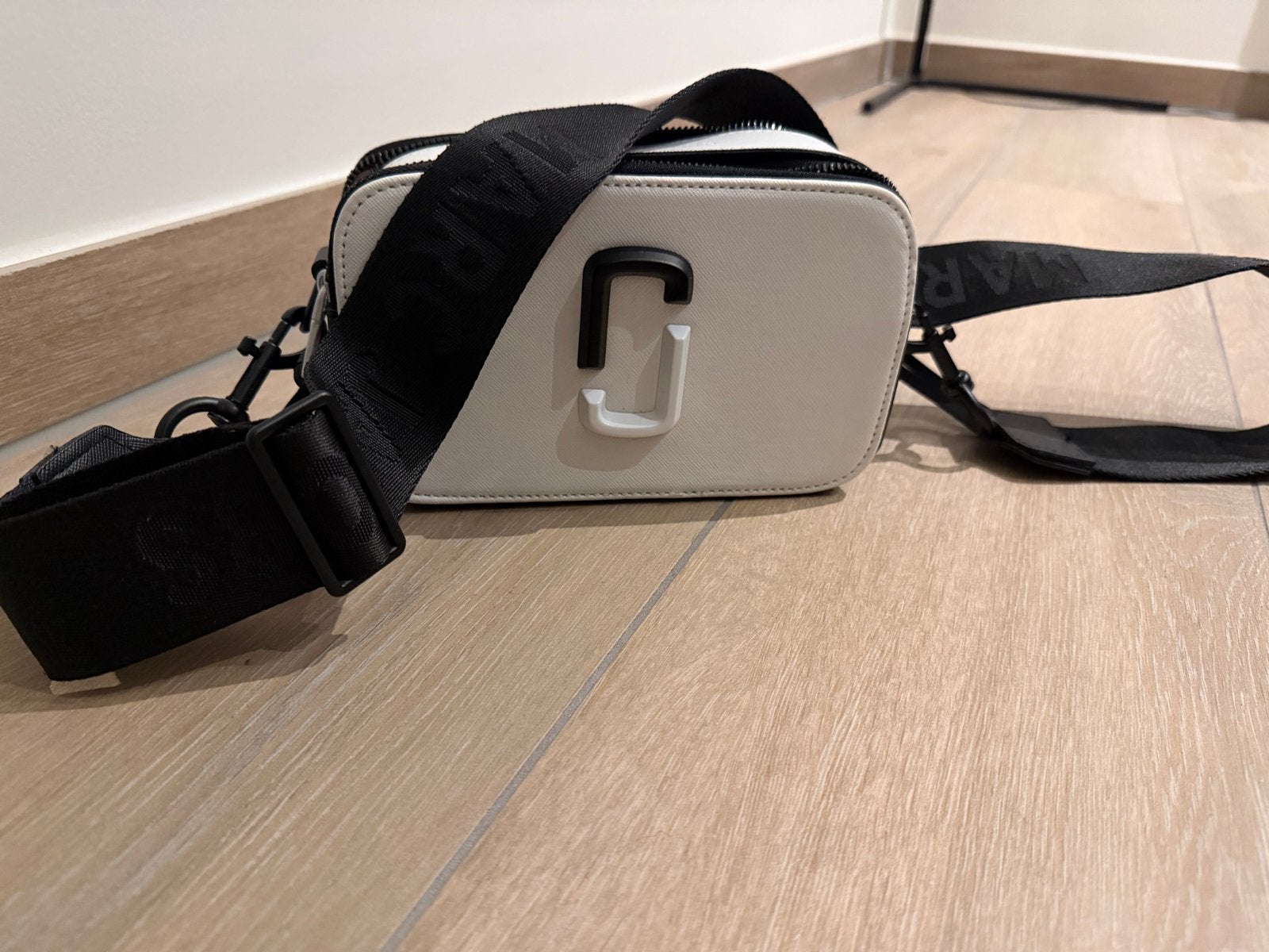 Marc Jacobs Snapshot Schoudertas Wit Zwart Nieuw, Ophalen of Verzenden, Nieuw, Wit, Overige merken