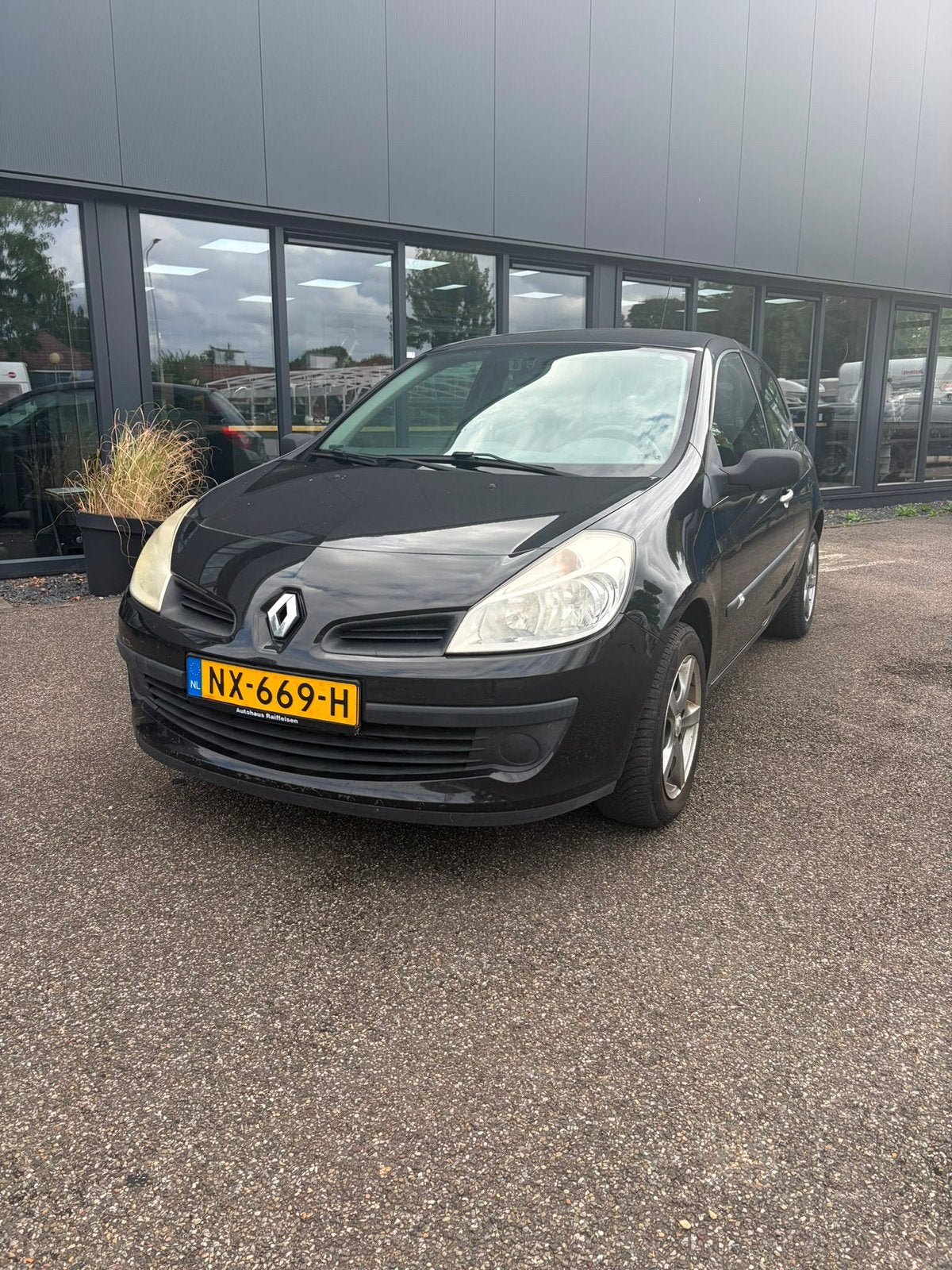 Renault Clio 1.2 16V 55KW 3-DRS 2008 Zwart nieuwe apk, Auto's, Voorwielaandrijving, 535 kg, 74 pk, 4 cilinders