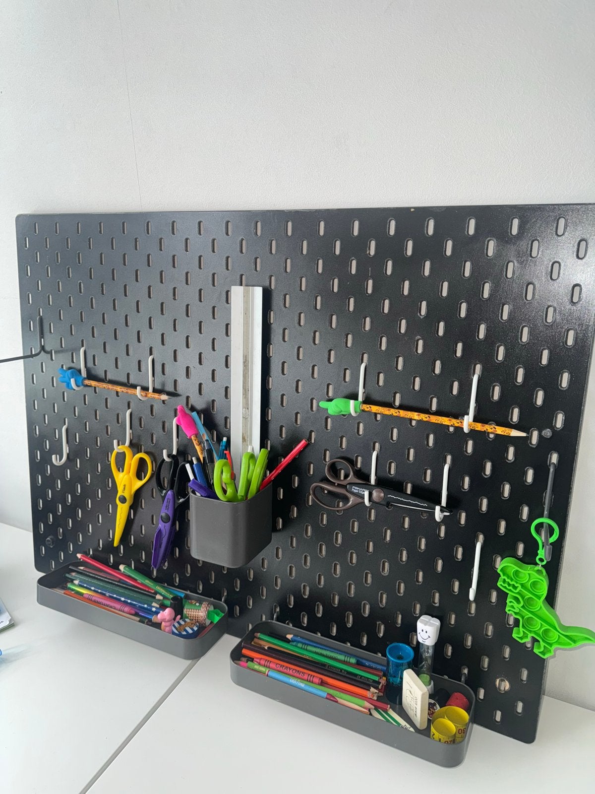 Zwart pegboard met accessoires (excl. pennen/scharen), Ophalen of Verzenden, Gebruikt, Zwart, Kunststof