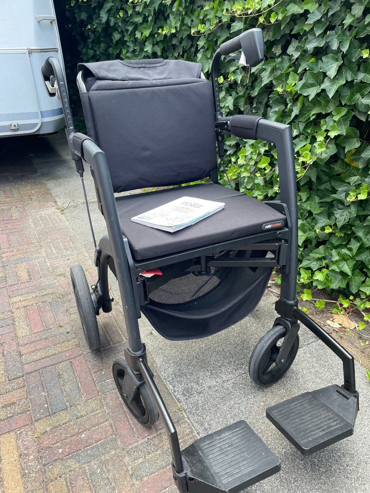 Rollator en rolstoel ineen, Diversen, Ophalen, Inklapbaar, Zo goed als nieuw, Duwrolstoel