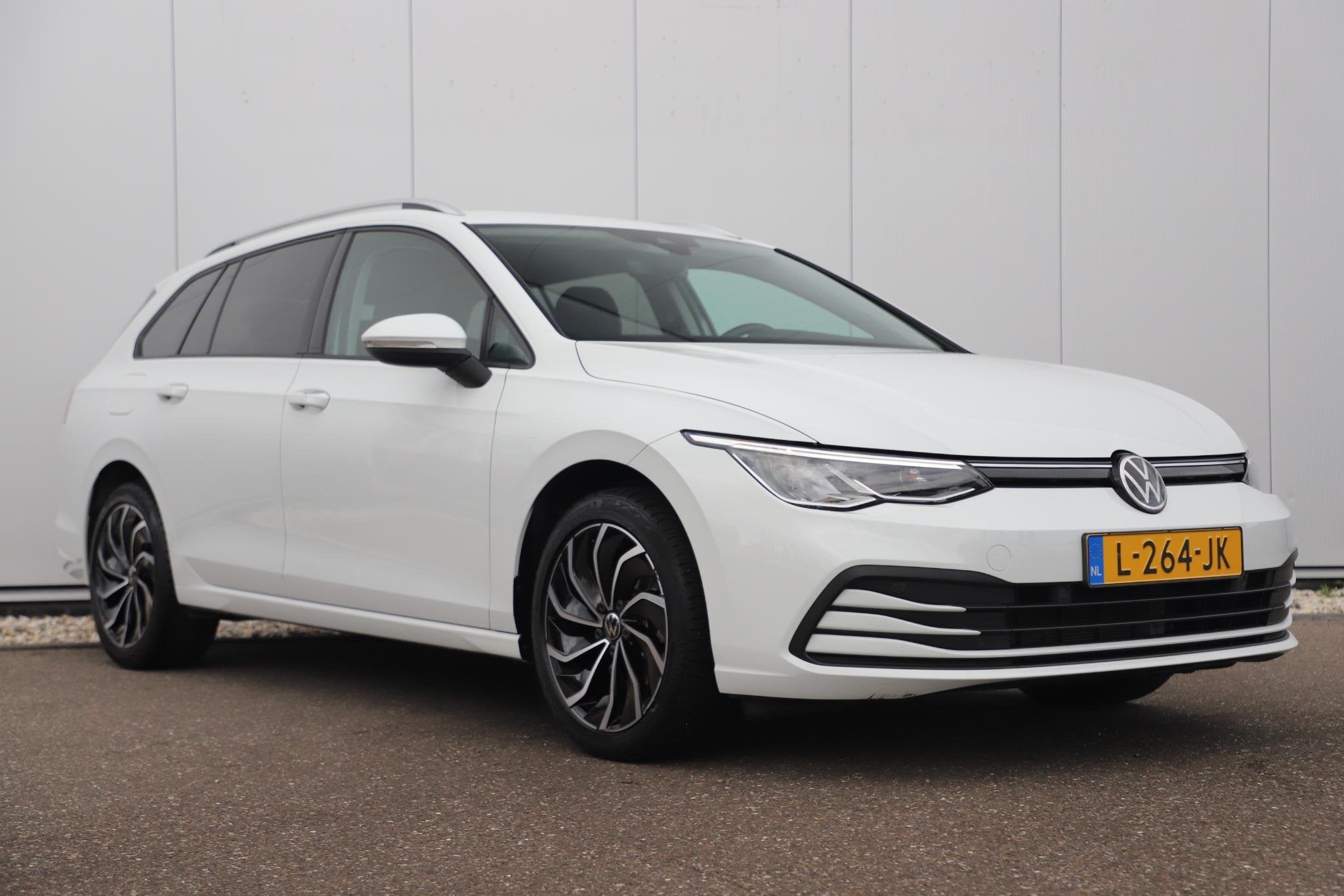 Volkswagen Golf Variant 1.0 eTSI Life Automaat Navigatie Car, Stof, Gebruikt, Met garantie (alle), Wit
