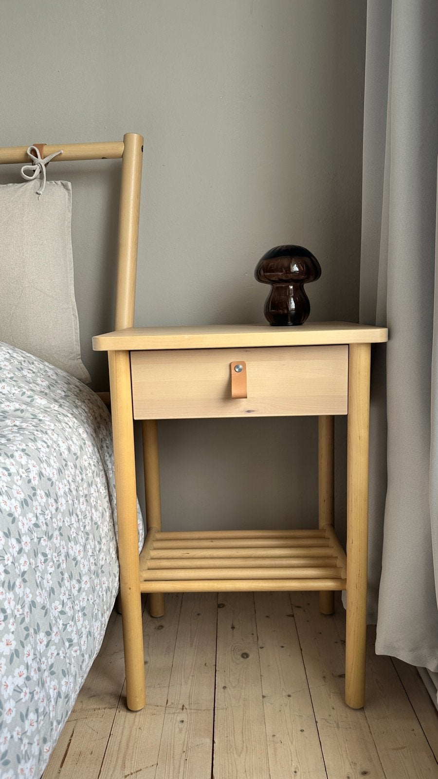 2 Björksnäs nachtkastjes van IKEA, Ophalen, Minder dan 45 cm, 55 tot 70 cm, Zo goed als nieuw