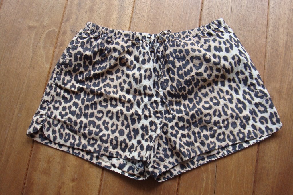H&M tijger print short korte broek maat S NIEUWSTAAT €2,95, Maat 38/40 (M), H&M Divided, Ophalen of Verzenden, Zo goed als nieuw