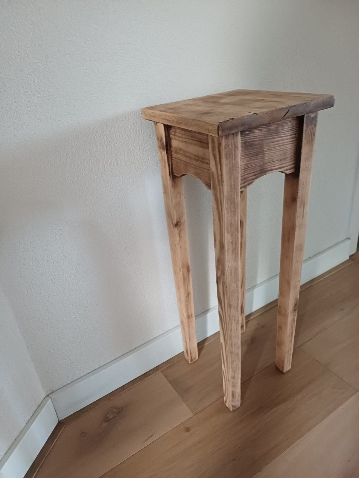 Antiek houten plantentafeltje, Huis en Inrichting, Tafels | Bijzettafels, Ophalen, Minder dan 55 cm, Zo goed als nieuw, 60 cm of meer