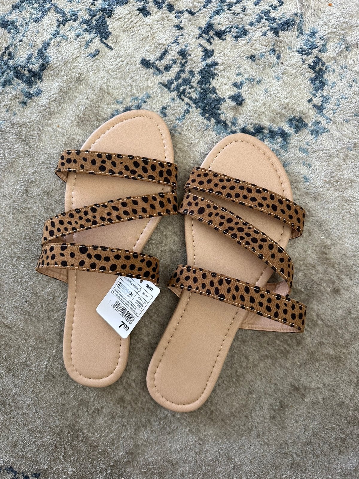 Nieuwe panterprint slippers maat 36/37, Slippers, Bruin, Nieuw, Ophalen of Verzenden