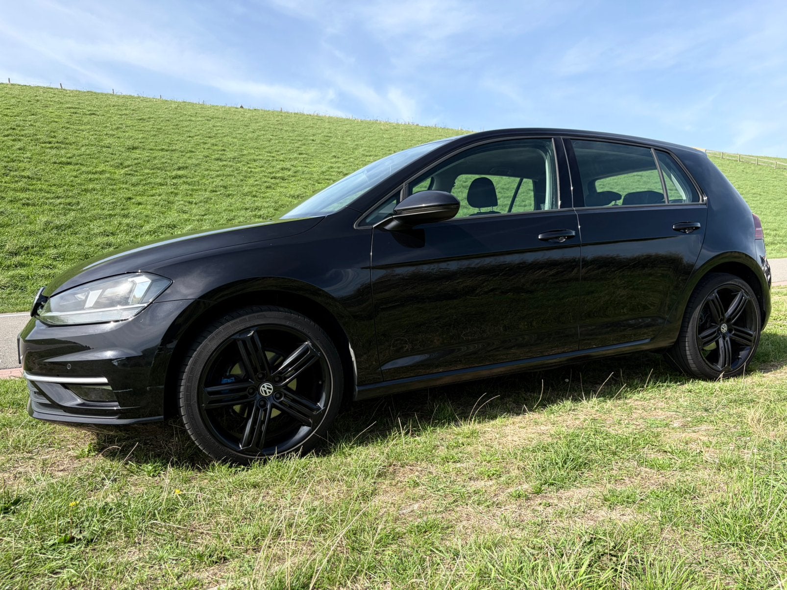 Volkswagen Golf 1.0 TSI 115pk 5D 2018 Zwart, Auto's, Voorwielaandrijving, 1145 kg, 620 kg, Zwart