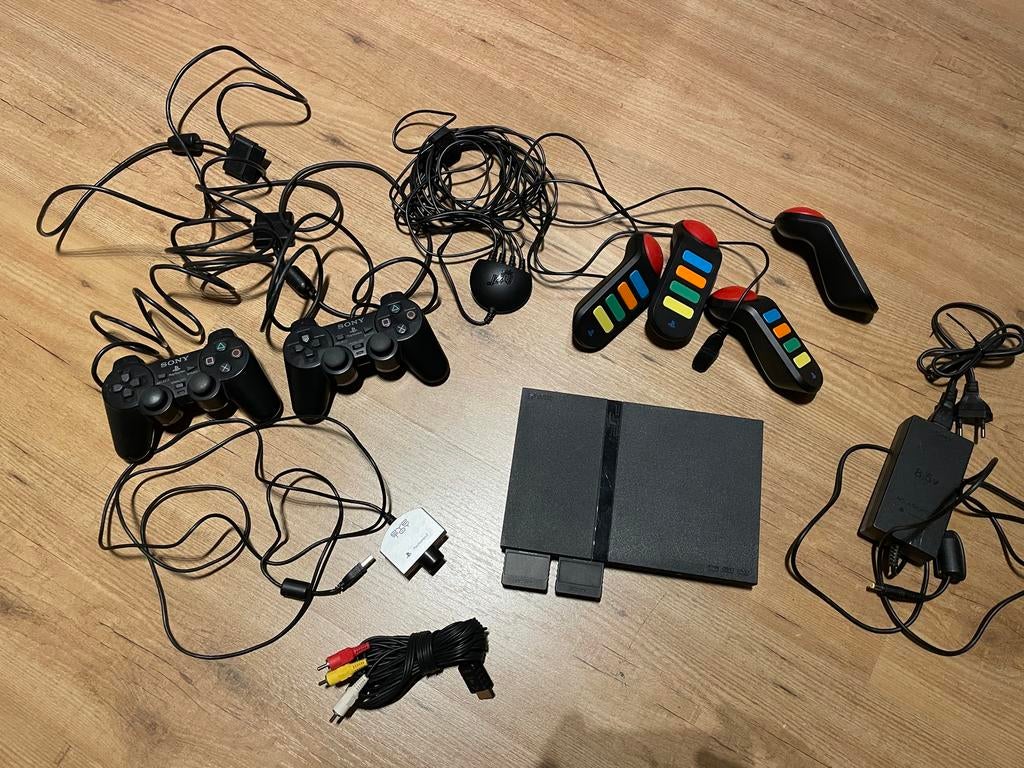 Complete Sony PlayStation 2 Slimline (PS2) set, Spelcomputers en Games, Gebruikt, Zwart, Met 2 controllers, Ophalen of Verzenden