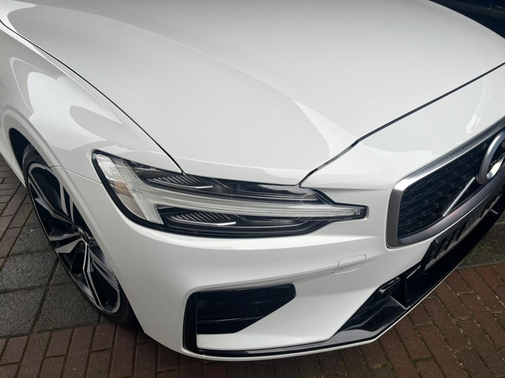 Volvo V60 T5 251PK R-design Automaat 2019 Wit, Parkeerassistent, 4 cilinders, Wit, Particulier