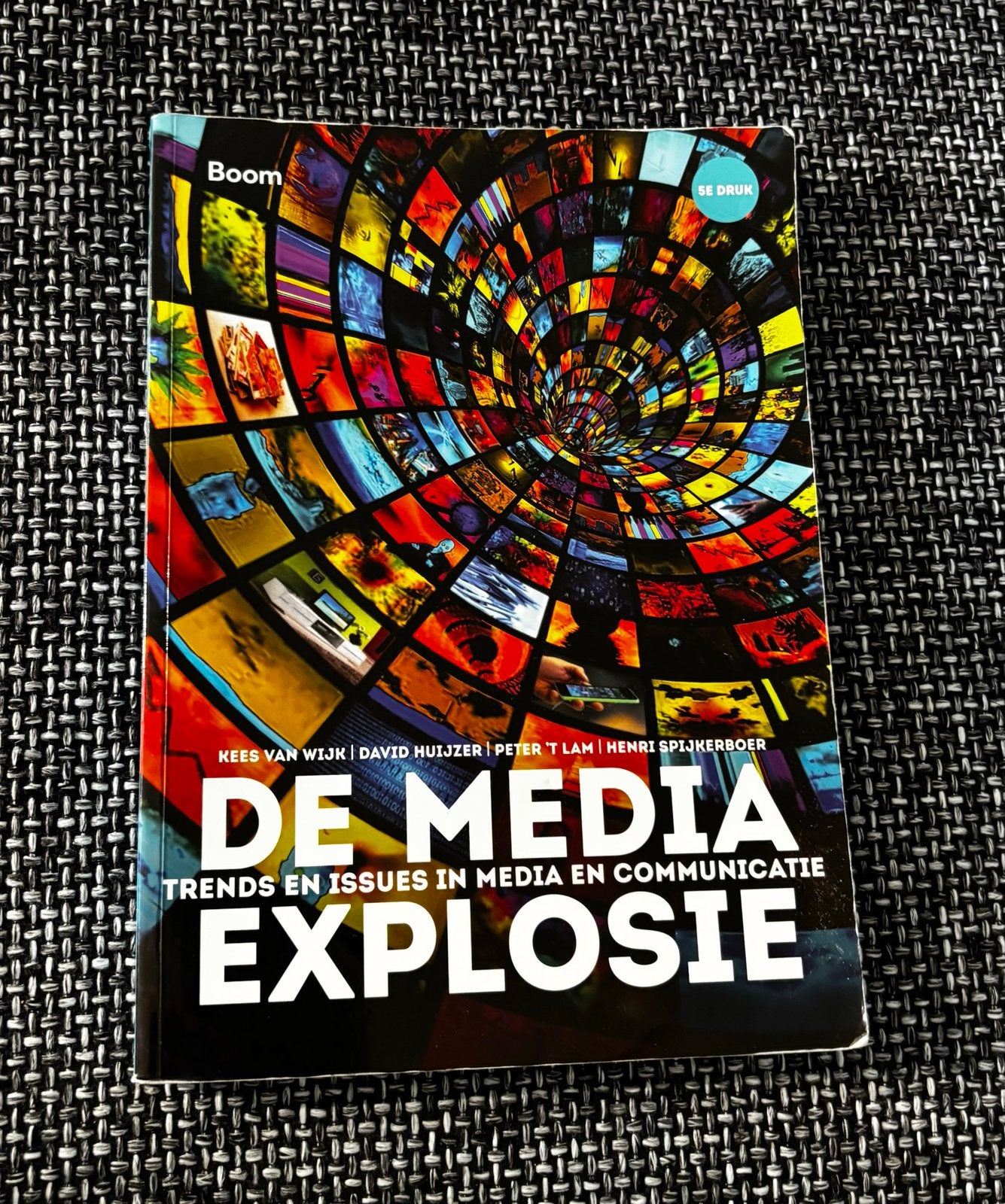 De Media-explosie, 5e druk - Trends en issues in media, Boeken, Ophalen of Verzenden, Gelezen, HBO