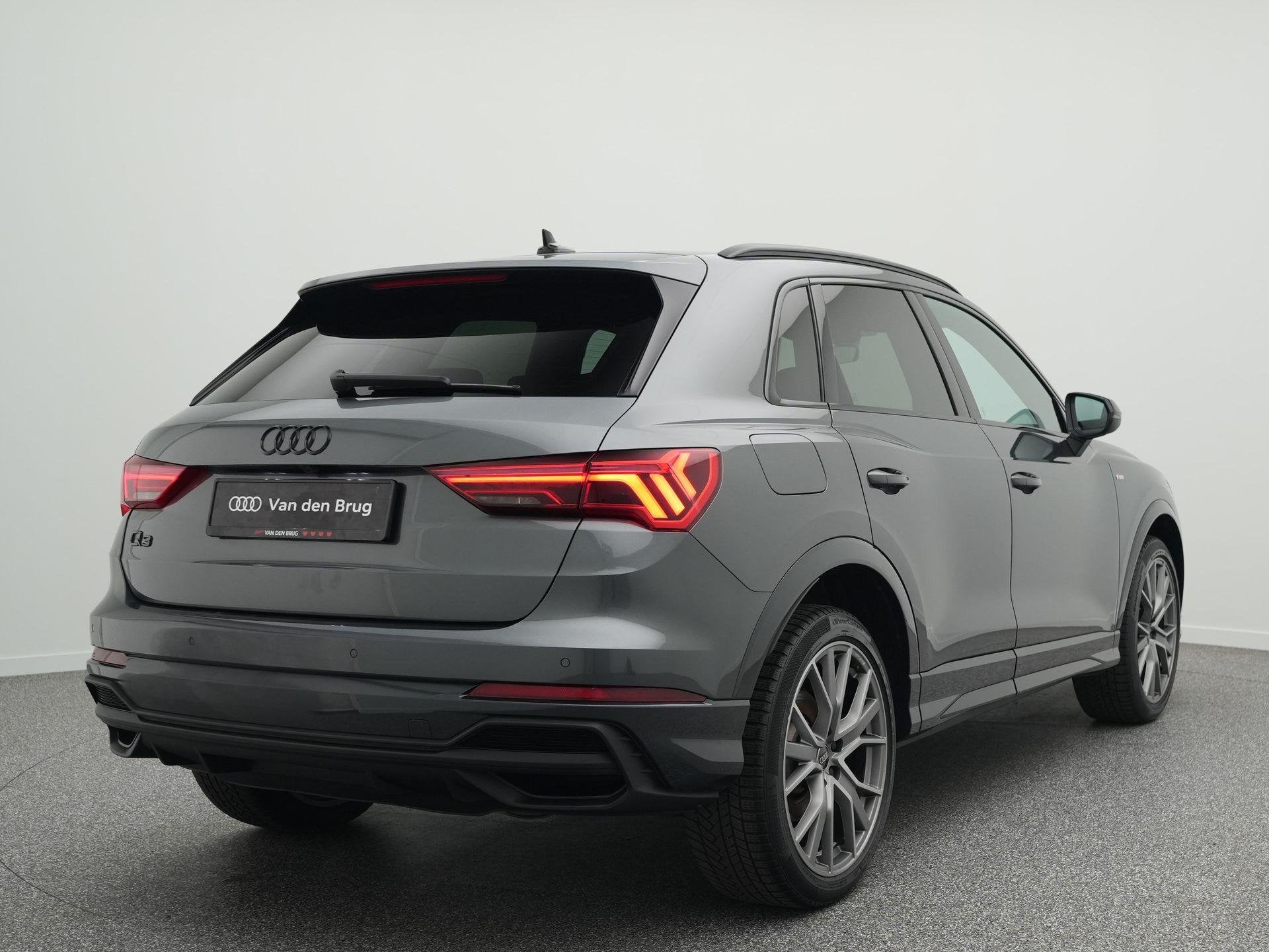 Audi Q3 S edition 45 TFSI e 245 PK Automaat | Adaptieve Crui, Auto's, Gebruikt, Leder en Stof, Hybride Elektrisch/Benzine, 13 kWh