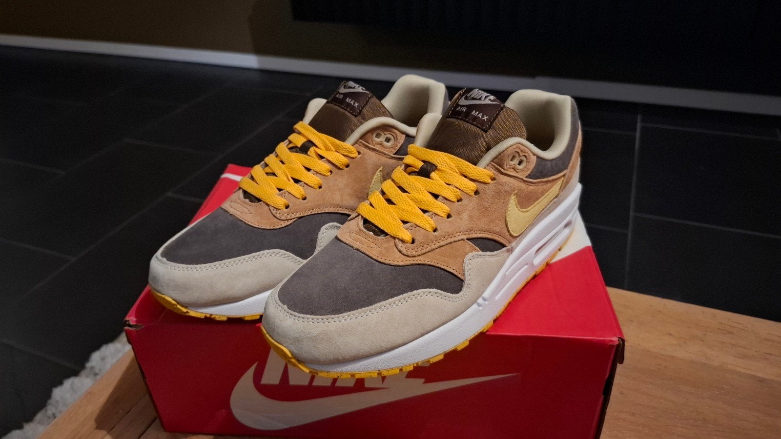 Nike Air Max 1 Ugly Duckling Pecan 42.5, Ophalen, Nieuw, Nike, Sneakers of Gympen