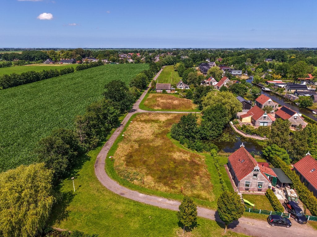 Wonen aan vaarwater + aanlegplekken in Oudwoude (Aldwâld), 200 tot 500 m², 84 m², Vrijstaande woning, 4 kamers