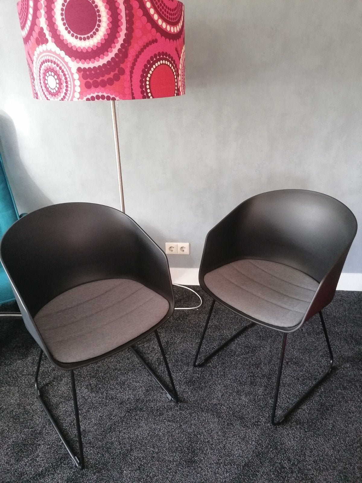 2x Kuipstoel Hugo van Artichok Eetkamerstoel Grijs Zwart ZGA, Ophalen, Kunststof, Twee, Zwart