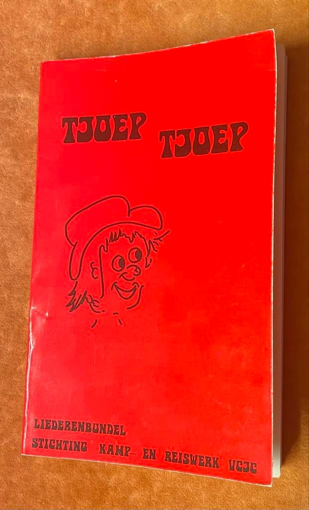 Tjoep Tjoep Liederbundel - Stichting Kamp- en Reiswerk VCJC, Ophalen of Verzenden, Gelezen
