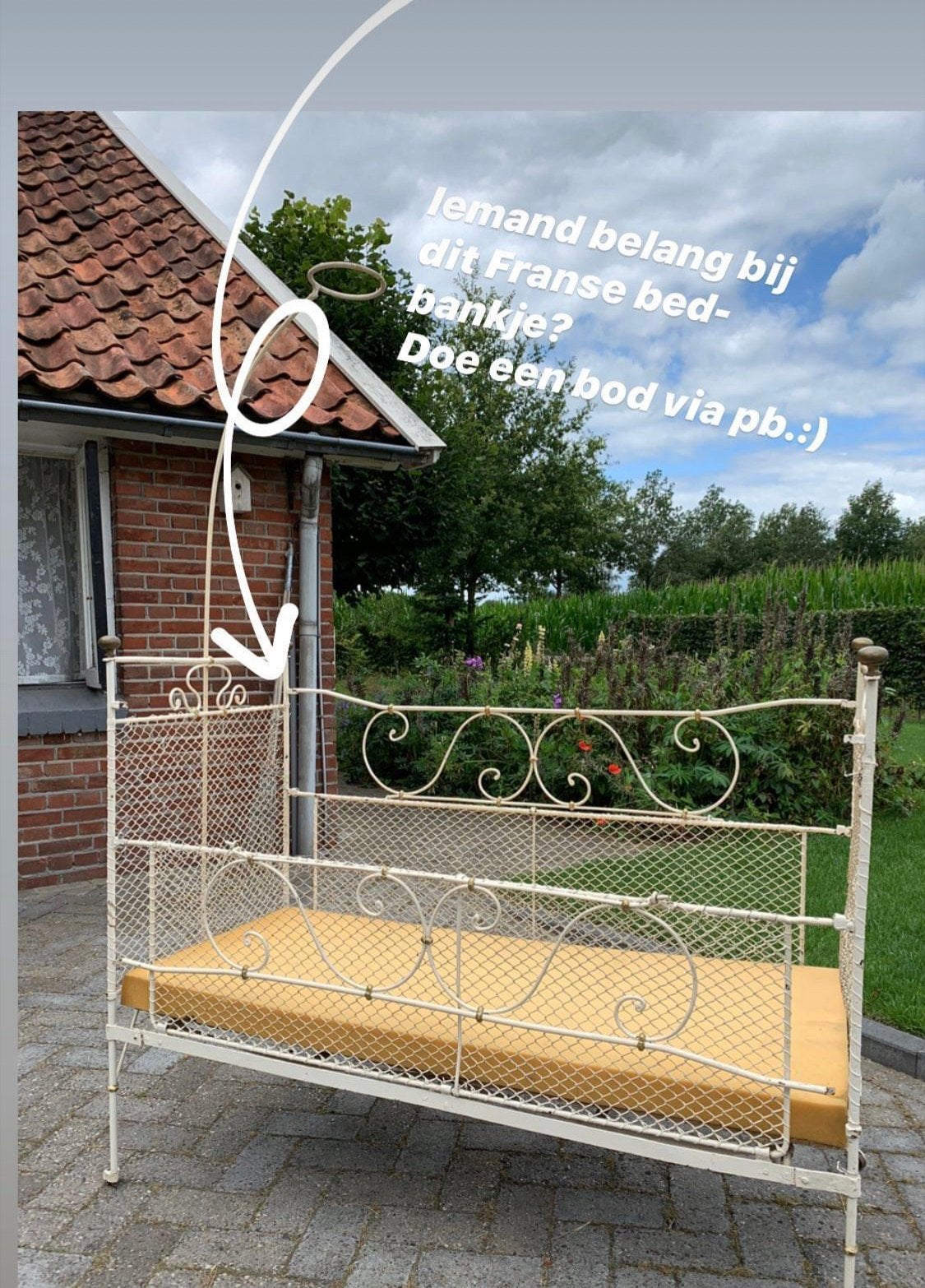 Antiek Frans bedbankje - Charmant en veelzijdig, Antiek en Kunst, Antiek | Meubels | Bedden, Ophalen of Verzenden