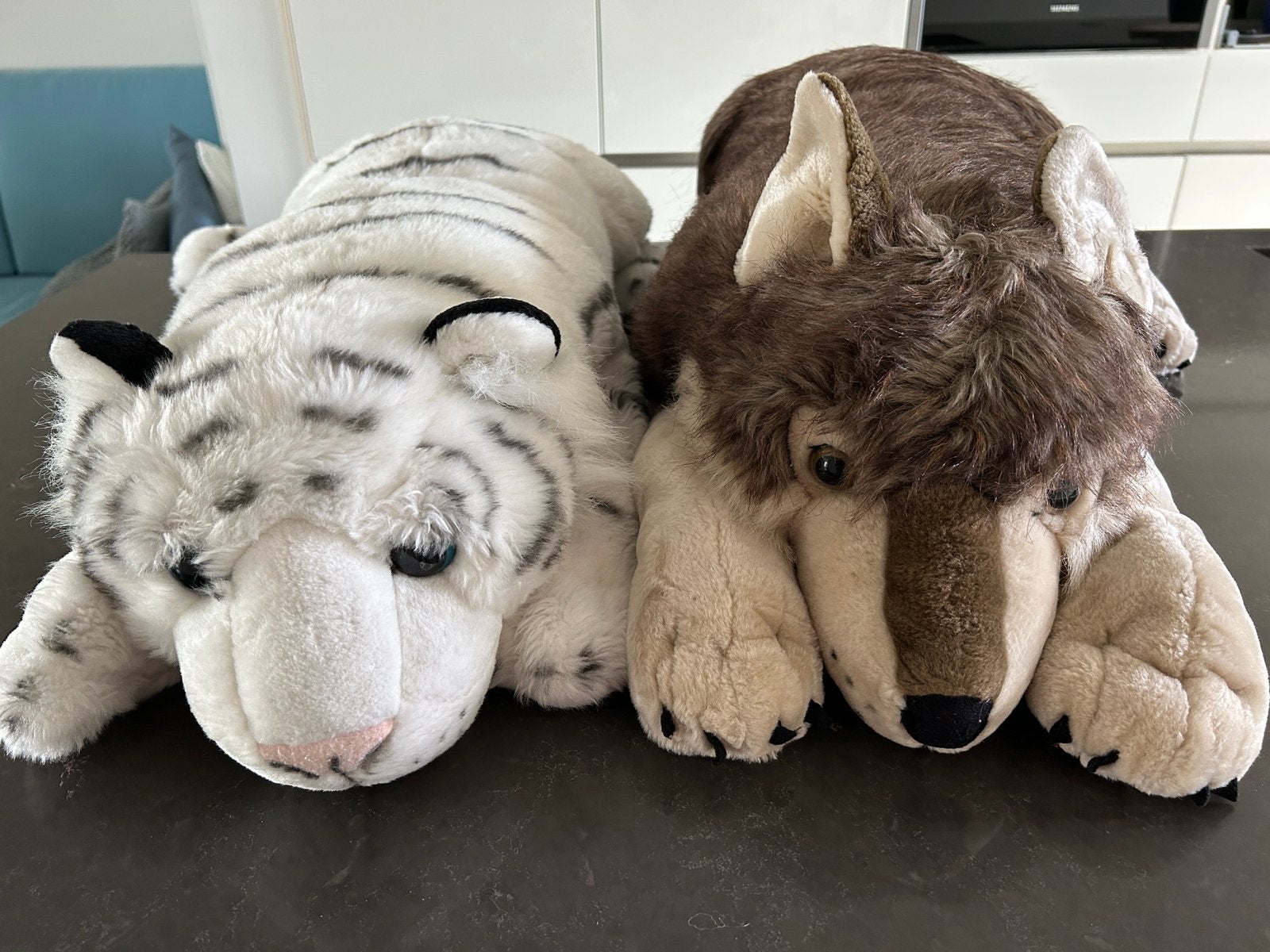 Reuze knuffels wolf en witte tijger, Kinderen en Baby's, Speelgoed | Knuffels en Pluche, Ophalen, Zo goed als nieuw, Meerkleurig