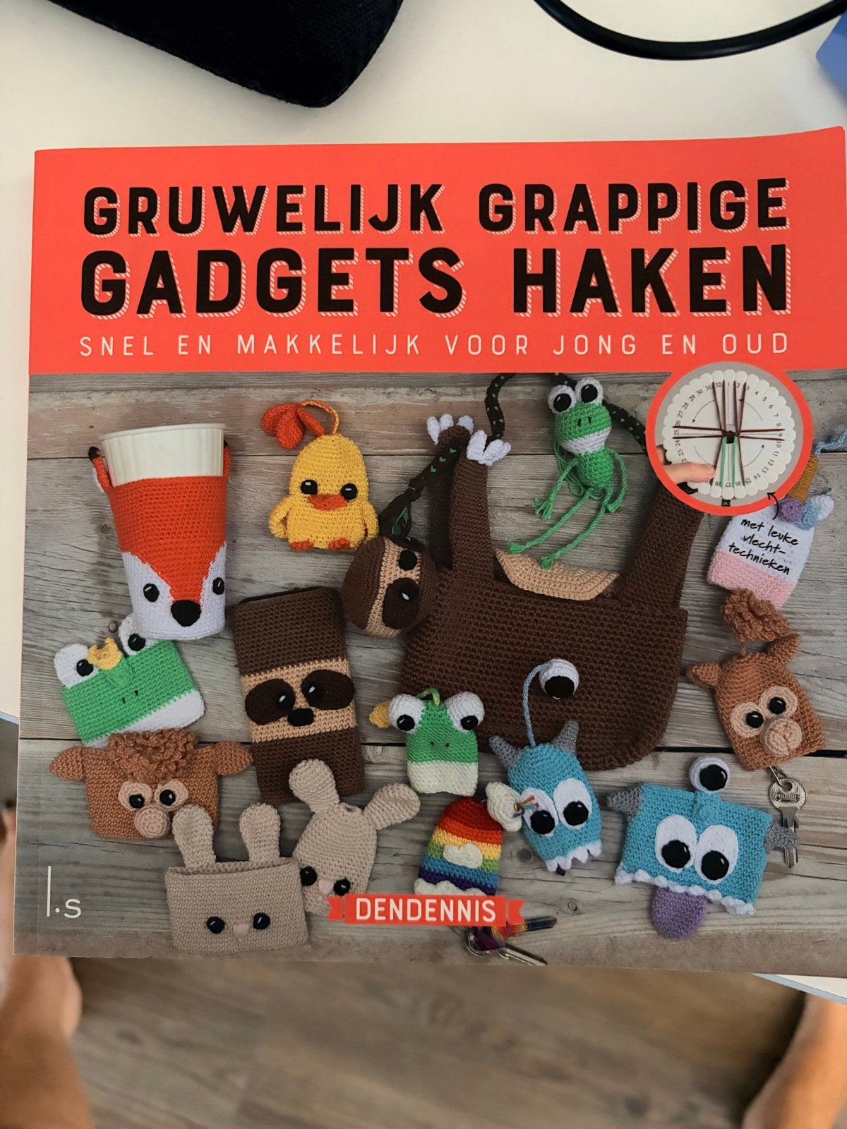 Gruwelijk Grappige Gadgets Haken - Boek voor Jong en Oud, Ophalen of Verzenden, Zo goed als nieuw, Haken, Patroon of Boek