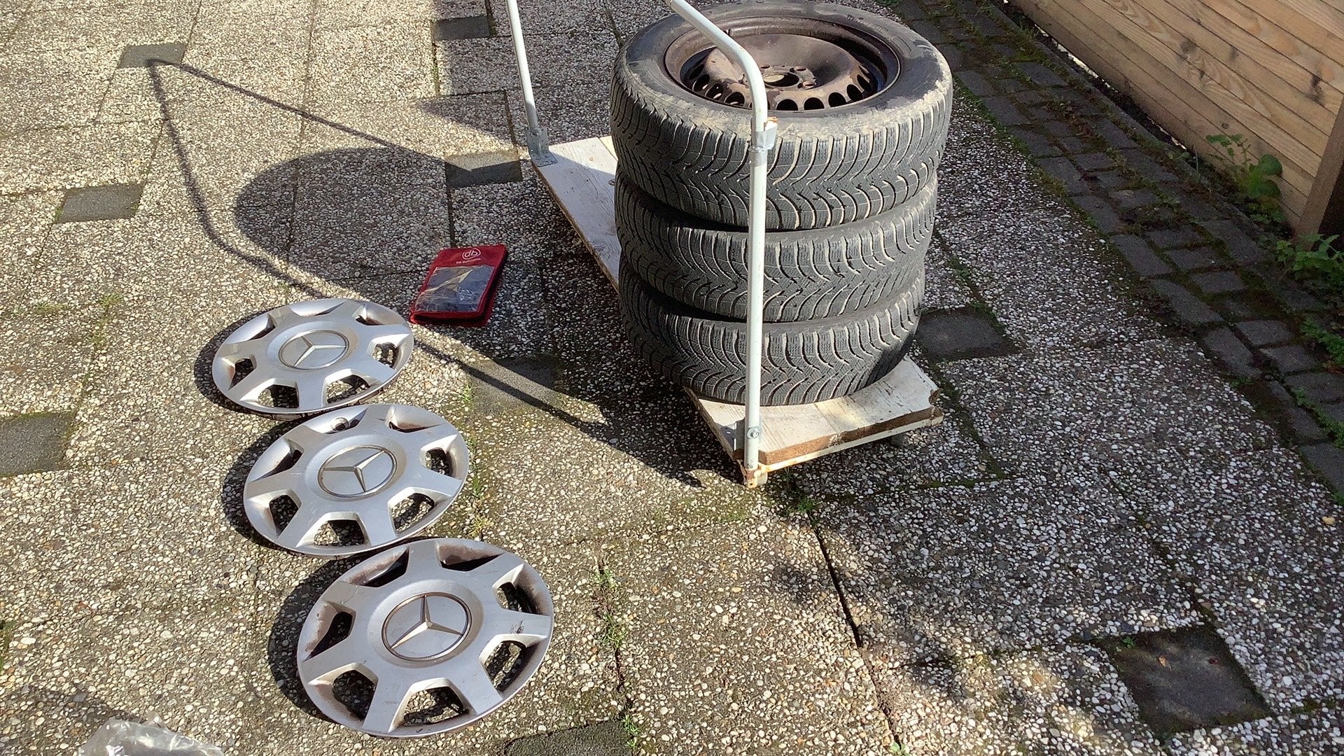 Gratis velgen Mercedes W169 en W245  3 stuks en wieldoppen, Ophalen of Verzenden, Gebruikt