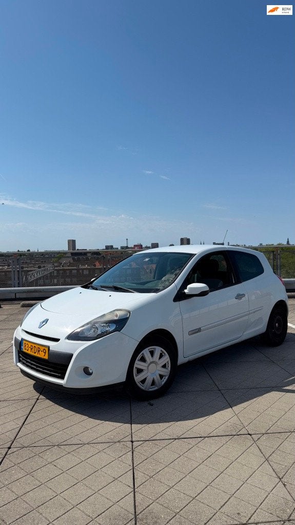 EXPORT Renault Clio 1.5 dCi Parisienne, Voorwielaandrijving, Euro 5, Gebruikt, Zwart